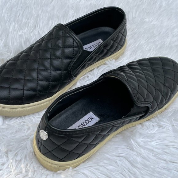 Steve Madden Shoes - Steve Madden Women Shoes Black Quilt Faux Leather Upper Sneaker Size 6.5